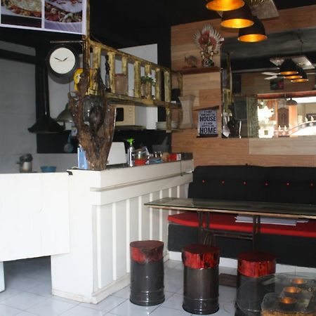 Gusti Homestay Kerobokan Экстерьер фото